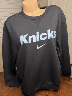 🌷Women’s Nike New York Knicks Crewneck Sweater🌷Large NWT NBA Dri-Fit